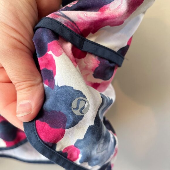 Lululemon Speed Shorts- Size 6. Inky Floral Ghost Inkwell Bumble Berry / Inkwell - Picture 5 of 5